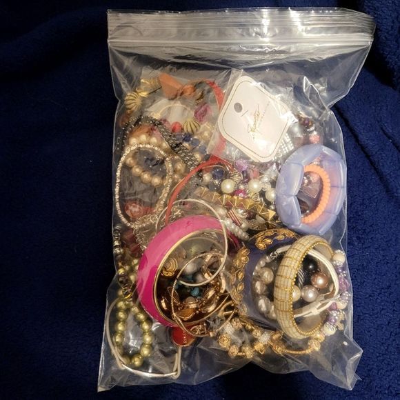 BRACELET BUNDLE 1 - Picture 1 of 7
